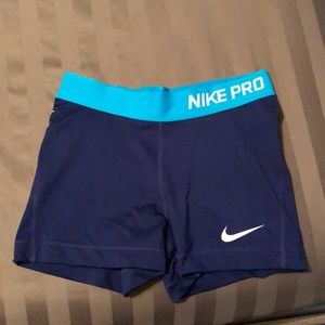 NIKE SHORTS
